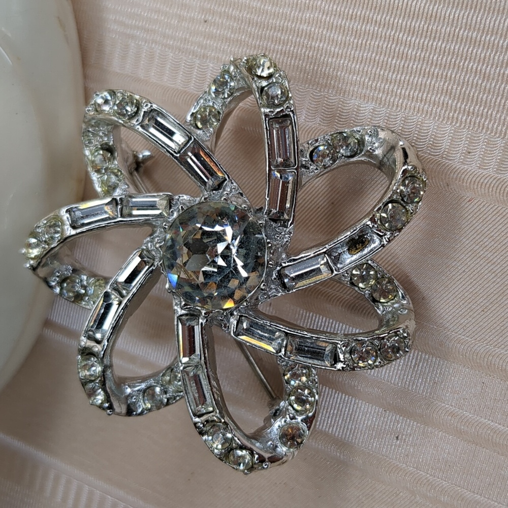 Vintage Crystal Pinwheel Flower Brooch Swirl Mid Century Signed TOP